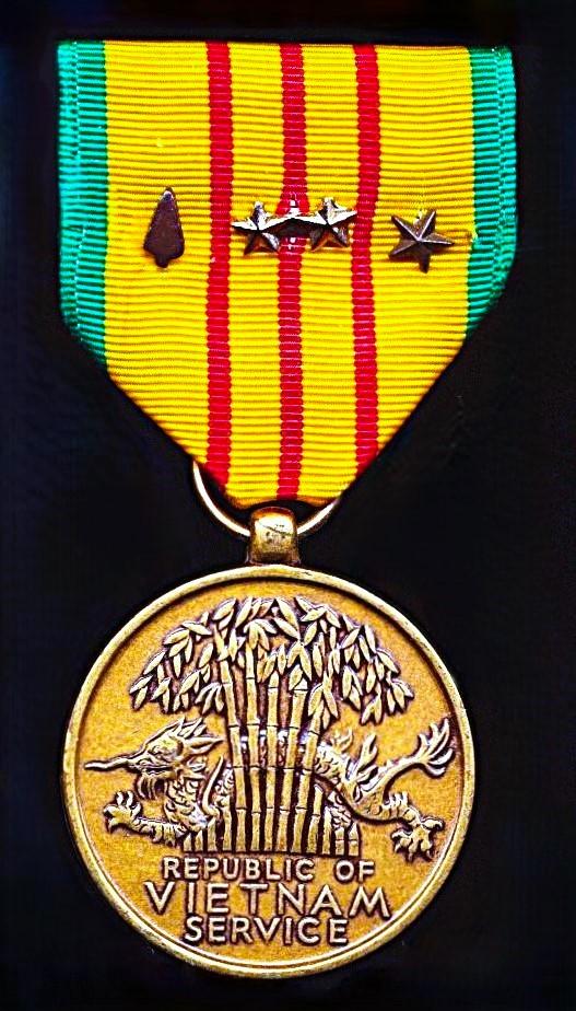 United States: Vietnam Service Medal. With 'Bronze Arrowhead' device  2 x Silver Stars & 1 x Bronze Stars on riband