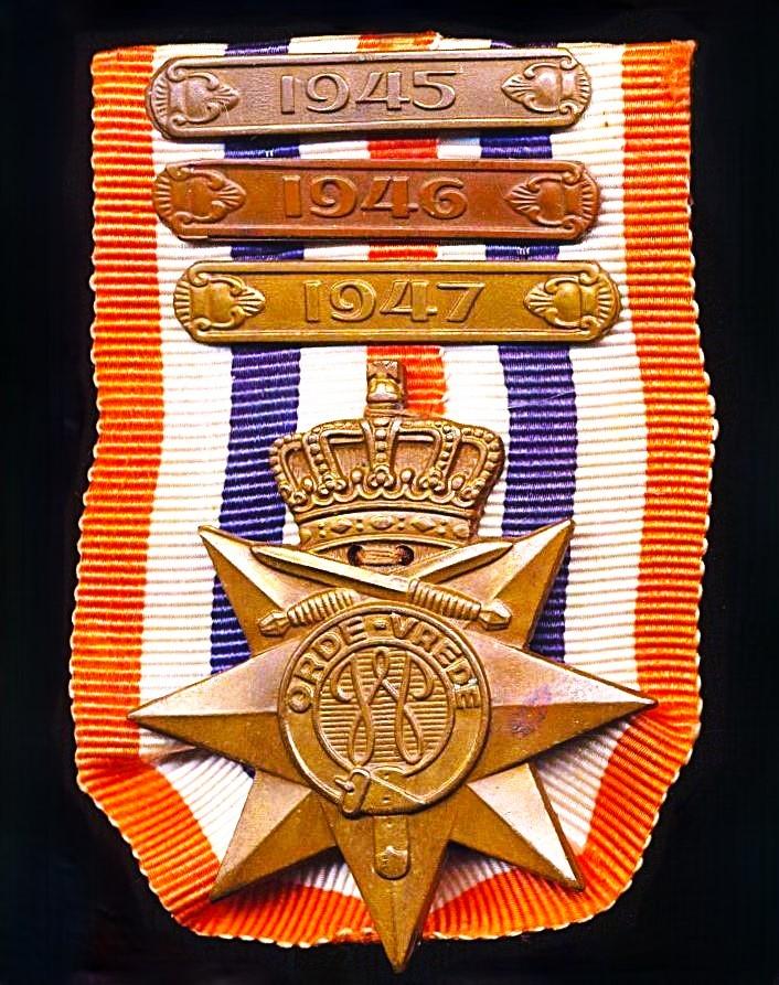 Netherlands: Cross for Order & Peace. With 3x clasps '1945' '1946' '1947'