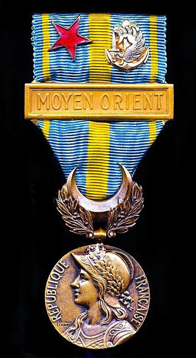 France: Middle-Eastern Campaign Medal (Medaille Commemorative des Operations du Moyen-Orient 1956 avec etoile blesses). Clasp 'Moyen Orient', a 'Wound Star' emblem, & 'Para' regimental insignia of 6th Marine Infantry Parachute Regiment, or 6e RPIMa